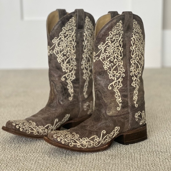 Vintage Leather Brown Embroidered Heeled Boots - Picture 2 of 10